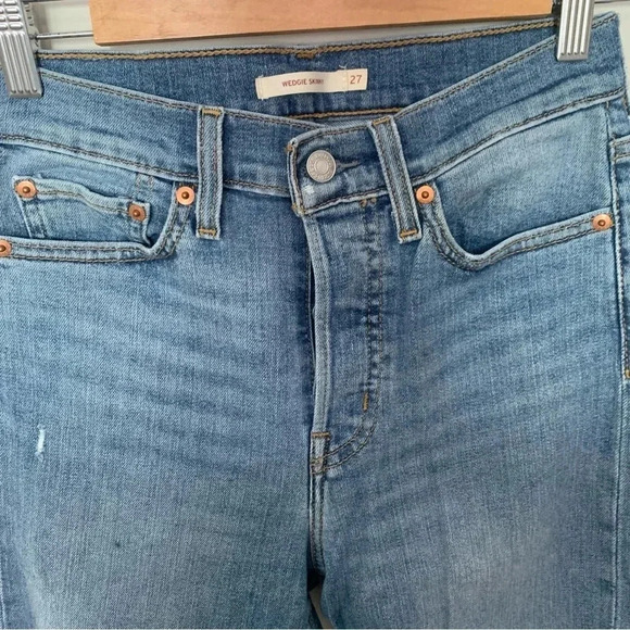 Levi’s Wedgie Skinny Light Distressed Button Fly Jean Size 27 - Picture 8 of 9